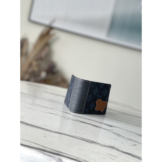 𝐋𝐎𝐔𝐈𝐒 𝐕𝐔𝐈𝐓𝐓𝐎𝐍     M81821