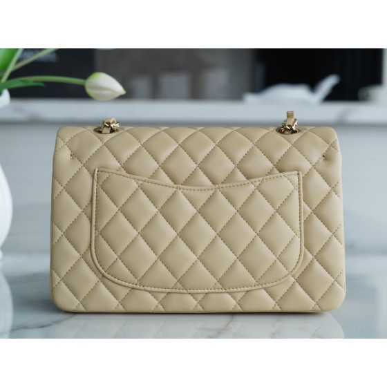 𝐂𝐇𝐀𝐍𝐄𝐋 Classic Flap Italy 🇮🇹 The 𝗚𝗥" Original Lambskin 🐑 Classic Mouth Flap Bag Small Light Almond 🔆