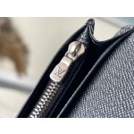 𝐋𝐎𝐔𝐈𝐒 𝐕𝐔𝐈𝐓𝐓𝐎𝐍     M81807