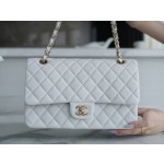 𝐂𝐇𝐀𝐍𝐄𝐋 Classic Flap Italy 🇮🇹 The 𝗚𝗥" Original Lambskin 🐑 Classic Flap Bag Medium White 👰