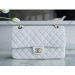 𝐂𝐇𝐀𝐍𝐄𝐋 Classic Flap Italy 🇮🇹 The 𝗚𝗥" Original Lambskin 🐑 Classic Flap Bag Medium White 👰