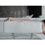 𝐂𝐇𝐀𝐍𝐄𝐋 Classic Flap Italy 🇮🇹 The 𝗚𝗥" Original Lambskin 🐑 Classic Flap Bag Medium White 👰