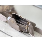 𝐋𝐎𝐔𝐈𝐒 𝐕𝐔𝐈𝐓𝐓𝐎𝐍  M48865