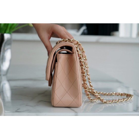 𝐂𝐇𝐀𝐍𝐄𝐋 Classic Flap Italy 🇮🇹 The 𝗚𝗥" Original Lambskin 🐑 Classic Mouth Flap Bag Small Milk Tea Apricot 🔆