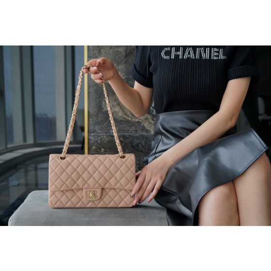 𝐂𝐇𝐀𝐍𝐄𝐋 Classic Flap Italy 🇮🇹 The 𝗚𝗥" Original Lambskin 🐑 Classic Flap Bag Medium Milk Tea Apricot