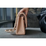 𝐂𝐇𝐀𝐍𝐄𝐋 Classic Flap Italy 🇮🇹 The 𝗚𝗥" Original Lambskin 🐑 Classic Flap Bag Medium Milk Tea Apricot