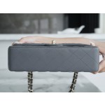 𝐂𝐇𝐀𝐍𝐄𝐋 Classic Flap Italy 🇮🇹 The 𝗚𝗥" Original Lambskin 🐑 Classic Flap Bag Medium 🧸 Dark Grey