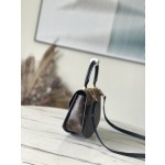 𝐋𝐎𝐔𝐈𝐒 𝐕𝐔𝐈𝐓𝐓𝐎𝐍    M46548