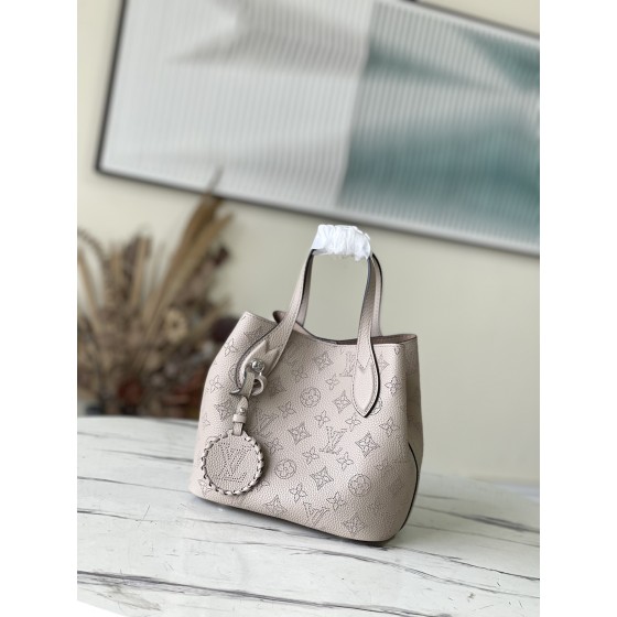 𝐋𝐎𝐔𝐈𝐒 𝐕𝐔𝐈𝐓𝐓𝐎𝐍   M21849