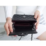 𝐂𝐇𝐀𝐍𝐄𝐋 Classic Flap France 𝐇𝐚𝐚𝐬Original Lychee Pattern🐂 Classic Flap Bag Fang Fatty🔆Black Silver🖤