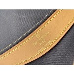 𝐋𝐎𝐔𝐈𝐒 𝐕𝐔𝐈𝐓𝐓𝐎𝐍   M45985