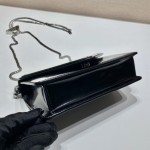 𝐏𝐑𝐀𝐃𝐀 Large triangular flap 1BH189