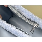 𝐋𝐎𝐔𝐈𝐒 𝐕𝐔𝐈𝐓𝐓𝐎𝐍    M21040