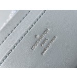 𝐋𝐎𝐔𝐈𝐒 𝐕𝐔𝐈𝐓𝐓𝐎𝐍    M21040