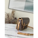 𝐋𝐎𝐔𝐈𝐒 𝐕𝐔𝐈𝐓𝐓𝐎𝐍    M42247