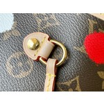 𝐋𝐎𝐔𝐈𝐒 𝐕𝐔𝐈𝐓𝐓𝐎𝐍  M46381