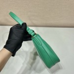 𝐏𝐑𝐀𝐃𝐀 1BC204B Hand Carry Underarm Bag