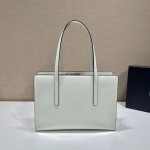 𝐏𝐑𝐀𝐃𝐀 New shopping bag 1BA350