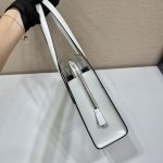 𝐏𝐑𝐀𝐃𝐀 New shopping bag 1BA350