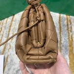 Bottega Veneta  THE MINI POUCH  #585852