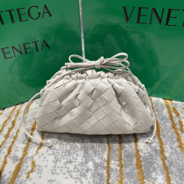 Bottega Veneta  THE MINI POUCH  #585852