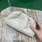 Bottega Veneta  THE MINI POUCH  #585852