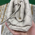 Bottega Veneta  THE MINI POUCH  #585852