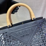 𝐏𝐑𝐀𝐃𝐀 Skeleton tote bag 1BG405