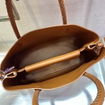 𝐏𝐑𝐀𝐃𝐀 Knitted handbag 1BG775