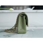 𝐂𝐇𝐀𝐍𝐄𝐋 Classic Flap France 🇫🇷 𝐇𝐇 𝐚𝐚𝐬 Original Caviar 🐂 Washed Tire Ox Medium 🐘Grass green