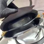 𝐏𝐑𝐀𝐃𝐀 Morning Handbag 1BA295
