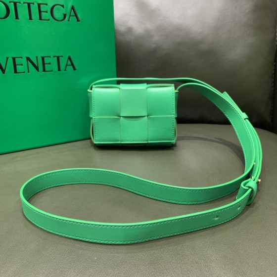 Bottega Veneta  MINI CASSETTE #666688
