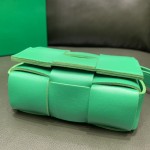 Bottega Veneta  MINI CASSETTE #666688