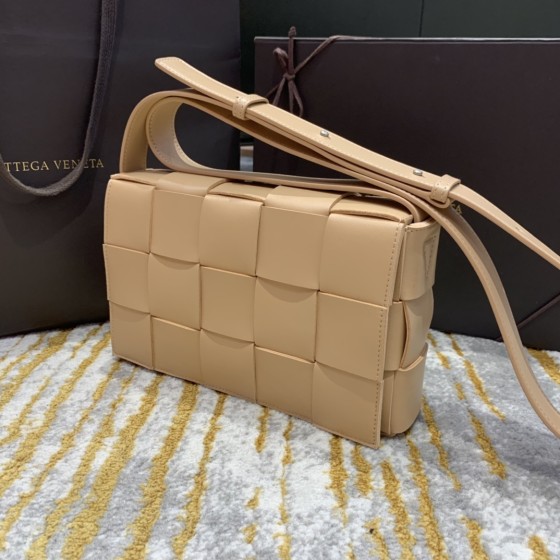 Bottega Veneta  𝘾𝘼𝙎𝙎𝙀𝙏𝙏𝙀 #578004