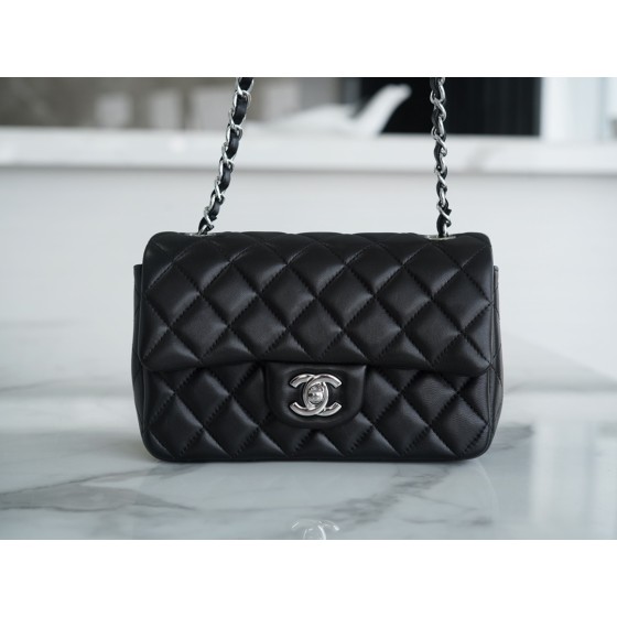 𝐂𝐇𝐀𝐍𝐄𝐋 Classic Flap Italy 🇮🇹 The 𝗚𝗥" Original Lambskin 🐑 Genuine Leather Large - Black Sheep Gold 🖤