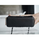 𝐂𝐇𝐀𝐍𝐄𝐋 Classic Flap Italy 🇮🇹 The 𝗚𝗥" Original Lambskin 🐑 Genuine Leather Large - Black Sheep Gold 🖤