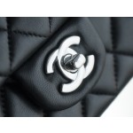 𝐂𝐇𝐀𝐍𝐄𝐋 Classic Flap Italy 🇮🇹 The 𝗚𝗥" Original Lambskin 🐑 Genuine Leather Large - Black Sheep Gold 🖤