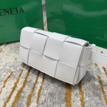 Bottega Veneta  𝗧𝗛𝗘 𝗕𝗘𝗟𝗧 𝗖𝗔𝗦𝗦𝗘𝗧𝗧𝗘 # 639367