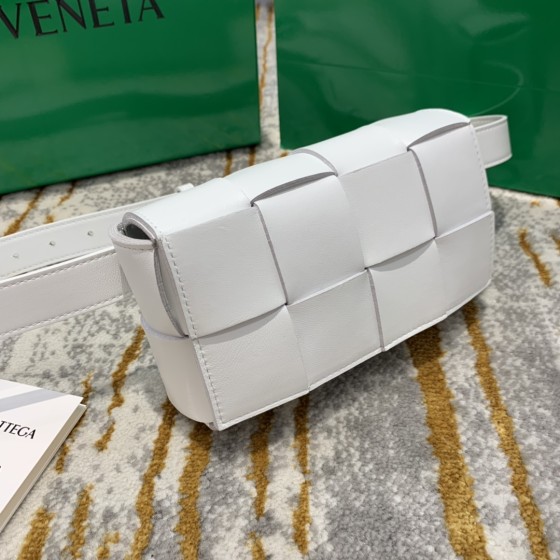 Bottega Veneta  𝗧𝗛𝗘 𝗕𝗘𝗟𝗧 𝗖𝗔𝗦𝗦𝗘𝗧𝗧𝗘 # 639367