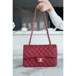 𝐂𝐇𝐀𝐍𝐄𝐋 Classic Flap washed cowhide is made from the most delicate newborn calves washed fetal cow small Bordeaux wine red