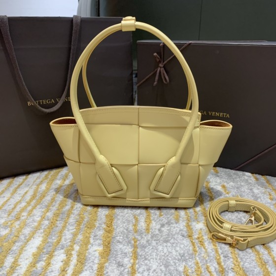 Bottega Veneta  ARCO  #600606