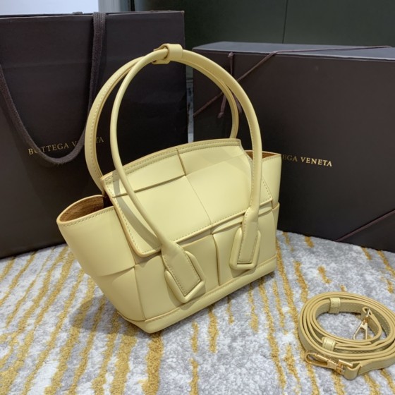 Bottega Veneta  ARCO  #600606