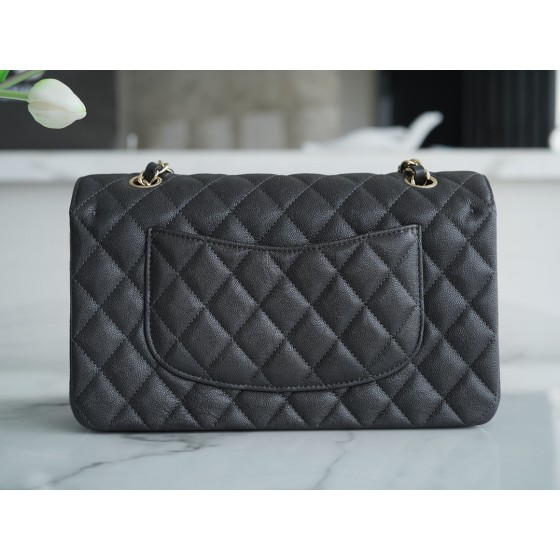 𝐂𝐇𝐀𝐍𝐄𝐋 Classic Flap washed cowhide is made from the most delicate newborn calves Washed fetal cow Medium 🤎 Coffee