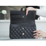 𝐂𝐇𝐀𝐍𝐄𝐋 Classic Flap washed cowhide is made from the most delicate newborn calves Washed fetal cow Medium 🤎 Coffee