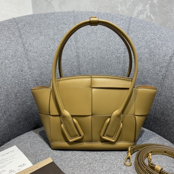 Bottega Veneta  ARCO  #600606