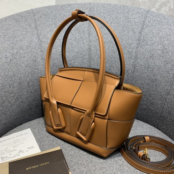 Bottega Veneta  ARCO  #600606