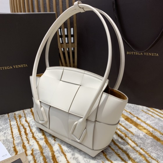 Bottega Veneta  𝙏𝙝𝙚 𝘼𝙧𝙘𝙤 𝟯𝟯 #575943