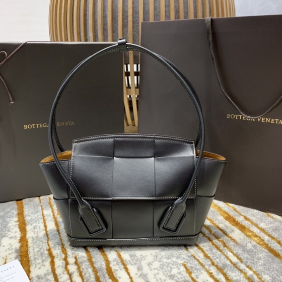 Bottega Veneta  𝙏𝙝𝙚 𝘼𝙧𝙘𝙤 𝟯𝟯 #575943