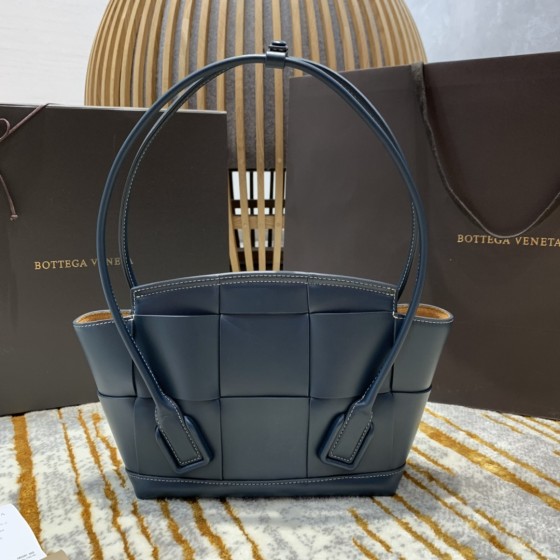 Bottega Veneta  𝙏𝙝𝙚 𝘼𝙧𝙘𝙤 𝟯𝟯 #575943