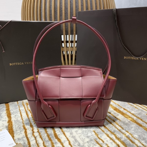 Bottega Veneta  𝙏𝙝𝙚 𝘼𝙧𝙘𝙤 𝟯𝟯 #575943